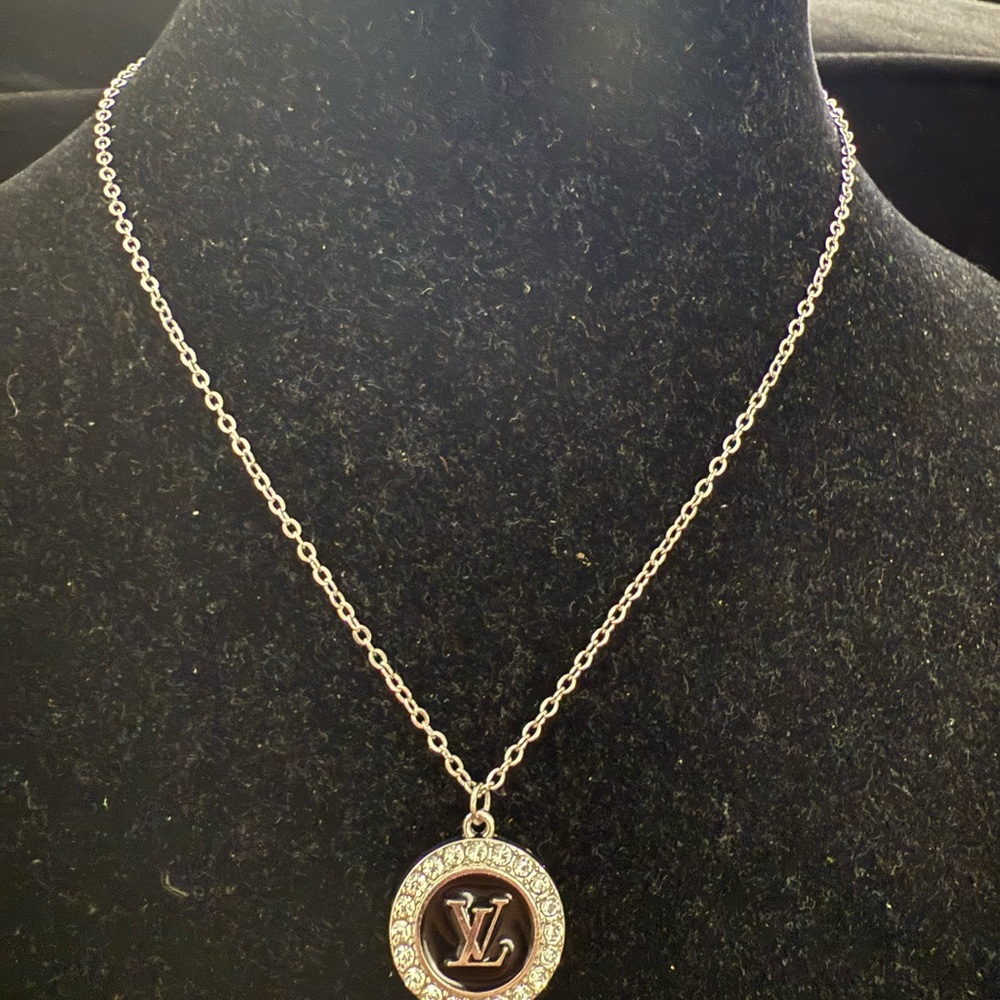 New upcycled Louis Vuitton Elegant Silver Pendant Necklace - Picture 4 of 5